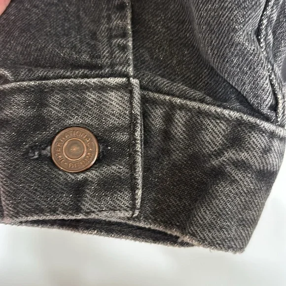 Vintage 1990s QUEENSRYCHE Embroidered Tour Wear Black Denim Jacket Size M - Picture 9 of 9